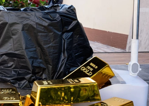 Kāds itālis nejauši izmeta 20 (!) zelta stieņus (foto: Shutterstock)