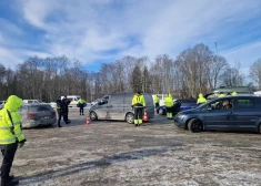 Valkas novadā reidā uz A3 atklāj narkotisko vielu glabāšanu un vairākus satiksmes pārkāpumus