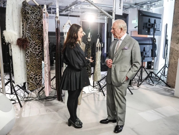 Karalis Čārlzs ir uzticīgs klasiskām vērtībām apģērbā gadu desmitiem ilgi.