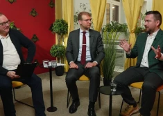 Ekonomiskais izdevīgums ir pārāk pievilcīgs – lēnām, bet arī Latvijā arvien pieaug e-auto skaits