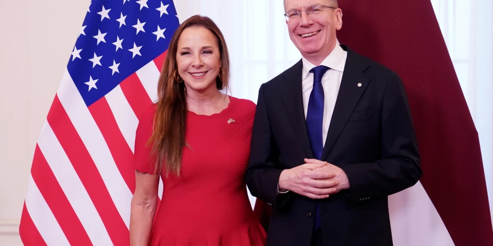 Valsts prezidents Edgars Rinkēvičs un ASV vēstniece Latvijā Melisa Ardžirosa akreditācijas vizītes laikā Rīgas pilī.