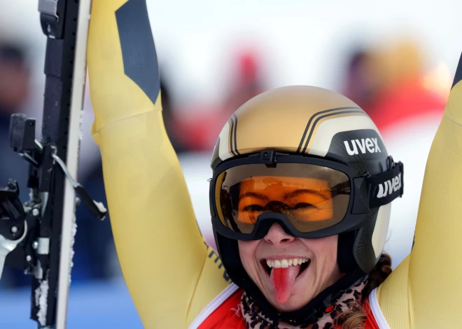 Slēpošanas krosā uzvar vāciete Maijere; slēpošanas akrobātikā labākais Vans Sjiņdi