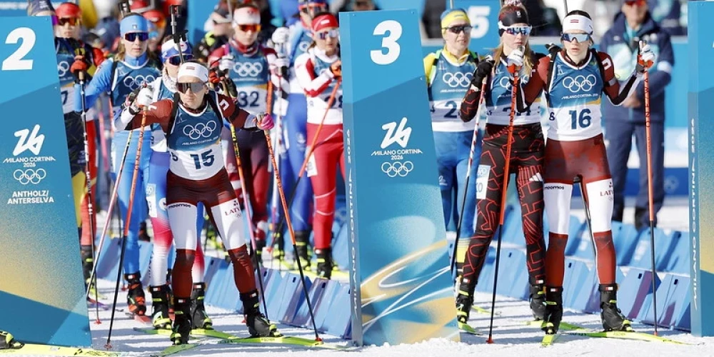 Baiba Bendika (no kreisās) un Estere Volfa (no labās) starp 30 labākajām biatlonistēm olimpiskajās spēlēs.