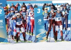 Olimpisko spēļu pēdējās dienās vēsturisks starts biatlonā un bobsleja četrinieki
