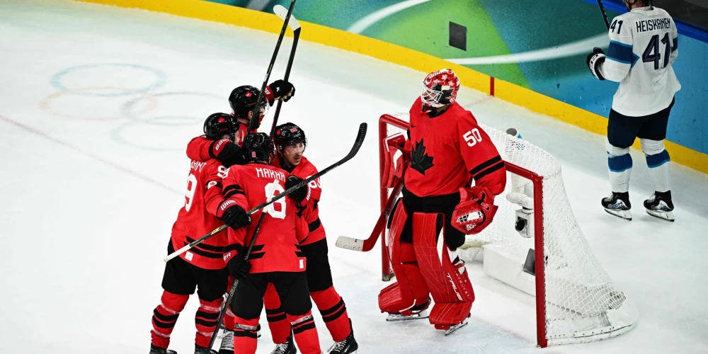 Neitans Makinons pēdējā minūtē realizē vairākumu un ieved Kanādas izlasi olimpisko spēļu finālā