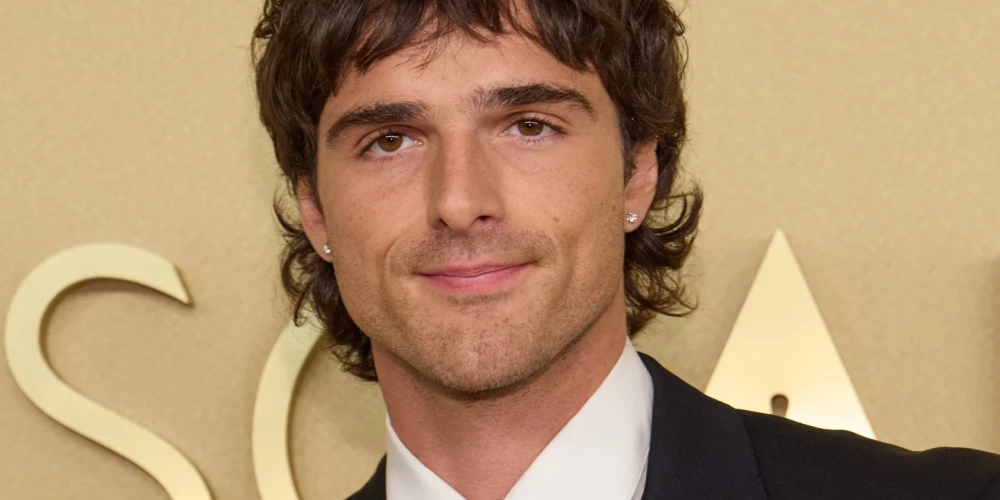 Džeikobs Elordi nominēts “Oskara” balvai kā Labākais otrā plāna aktieris par darbu filmā “Frankenšteins”. Savu vizuālo dotumu dēļ viņš atzīts par Z paaudzes lielāko elku un baumo, ka varētu kļūt arī par nākamo Džeimsu Bondu.