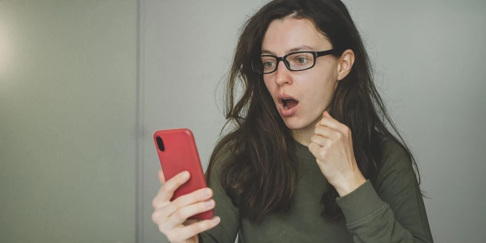 Jau kādu laiku sāp un reibst galva? Internetā dāsni var atrast dažādas iespējamās diagnozes – insults, multiplā skleroze, audzējs, sirds mazspēja, iekšējās auss slimības... Ja cilvēkam nav medicīniskas izglītības un veikti izmeklējumi, viņš pats nevar sev noteikt diagnozi.