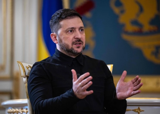 Ukrainas armija dienvidu pretuzbrukumā atbrīvojusi 300 kvadrātkilometrus, paziņo Zelenskis