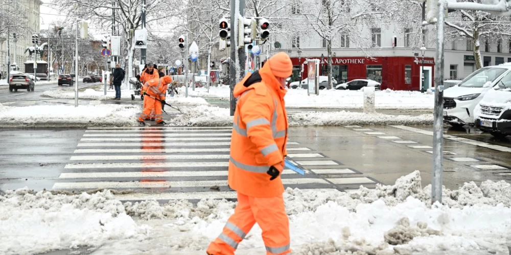 Sniegputenī Austrijā gājuši bojā četri cilvēki. 