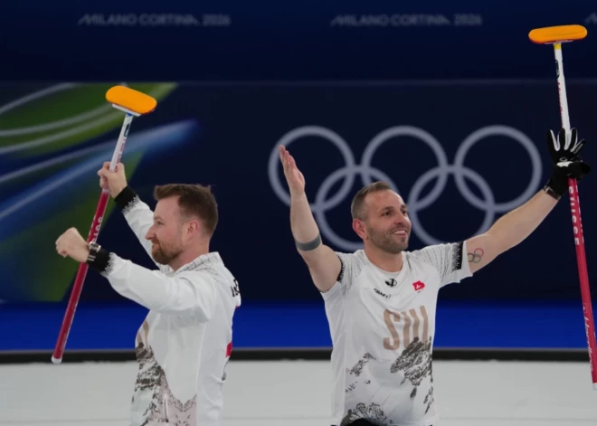 Šveices kērlingisti izcīna bronzas medaļas