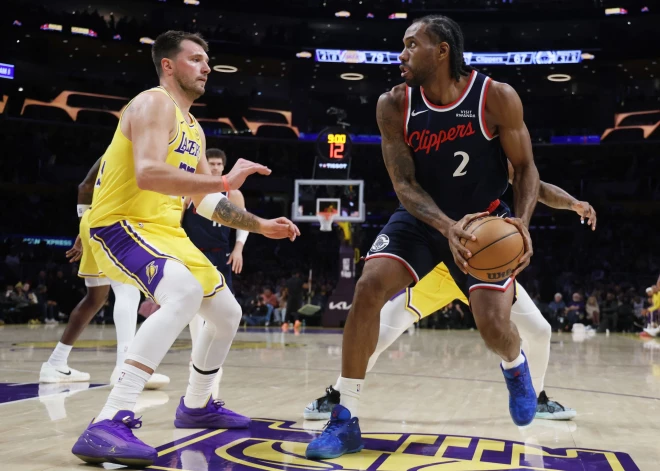 Losandželosas derbijā sīvā cīņā uzvar "Lakers"; "Nuggets" sasniedz komandas rekordu