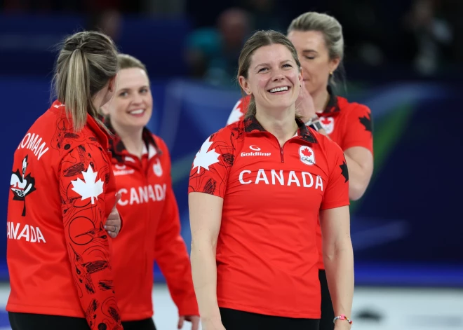 Kanādietes pārspēj ASV kērlingistes, izcīnot olimpisko bronzu