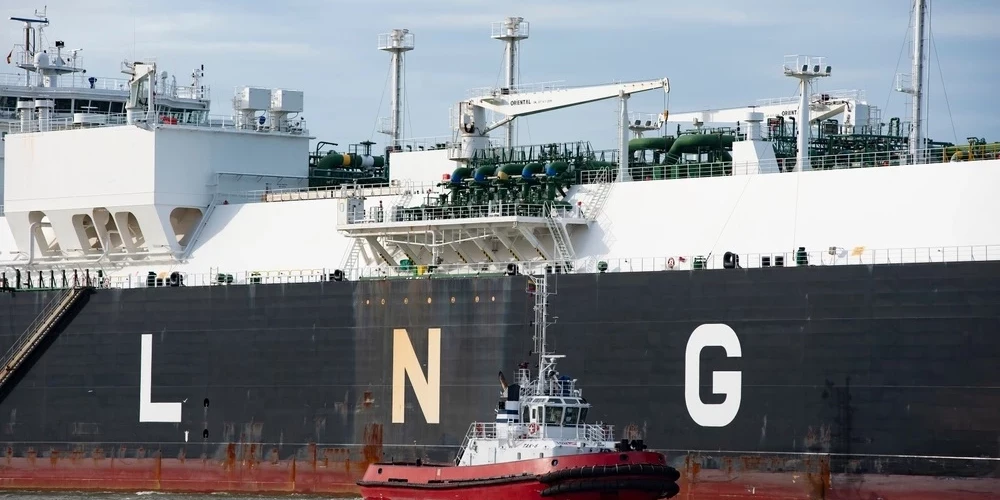 По крайней мере США не угрожают уничтожить Европу и не убивают жителей Украины.