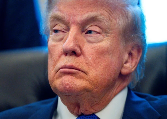 Tramps draud paaugstināt muitas tarifu līdz 15 procentiem