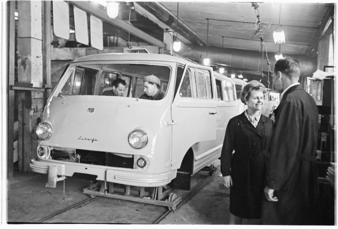 Завод по производству микроавтобусов в Риге, 1966 год.