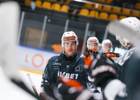 "Liepājas hokeja komanda" sestdien "Optibet" hokeja līgas (OHL) vadošo vienību duelī mājās ar rezultātu 3:1 (1:1, 0:0, 2:0) pārspēja "Zemgale"/LBTU.