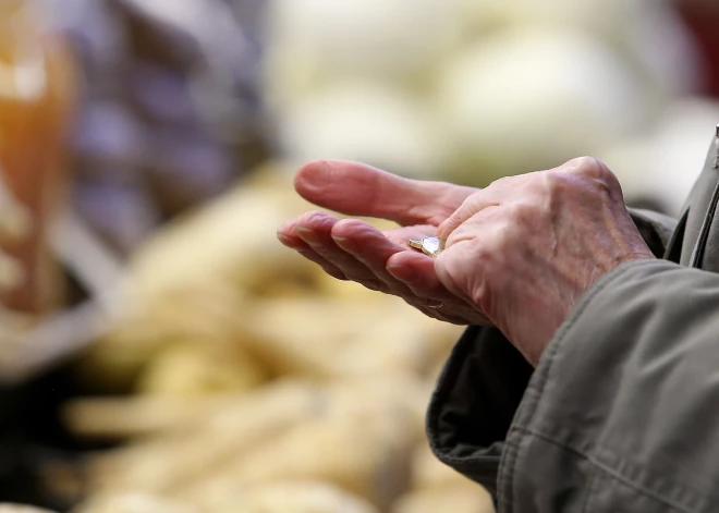 Тысячи латвийцев живут на пенсию до 100 евро в месяц