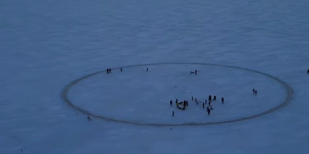 В Латвии создали 70-метровую ледяную карусель