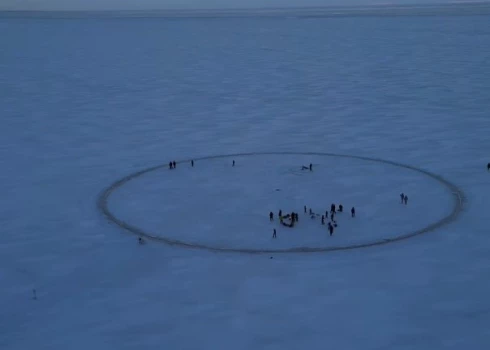 В Латвии создали 70-метровую ледяную карусель