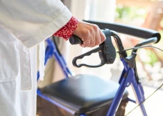 Dzīve pēc insulta Latvijā: kādu atbalstu var saņemt pacients un ģimene