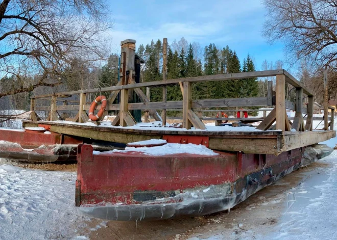 Līgatnē pārtraukta pārceltuves prāmja darbība