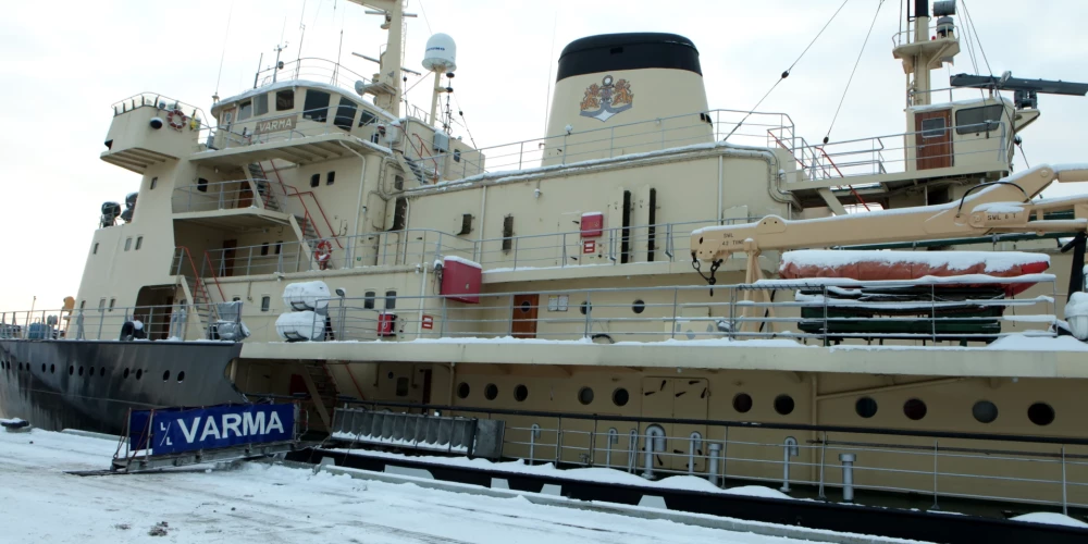 Ledlauzis "Varma" Rīgas pasažieru ostā.