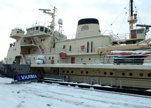 Ledlauzis "Varma" Rīgas pasažieru ostā.