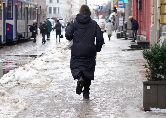 В понедельник по Латвии пройдет зона осадков: местами ожидается гололедица