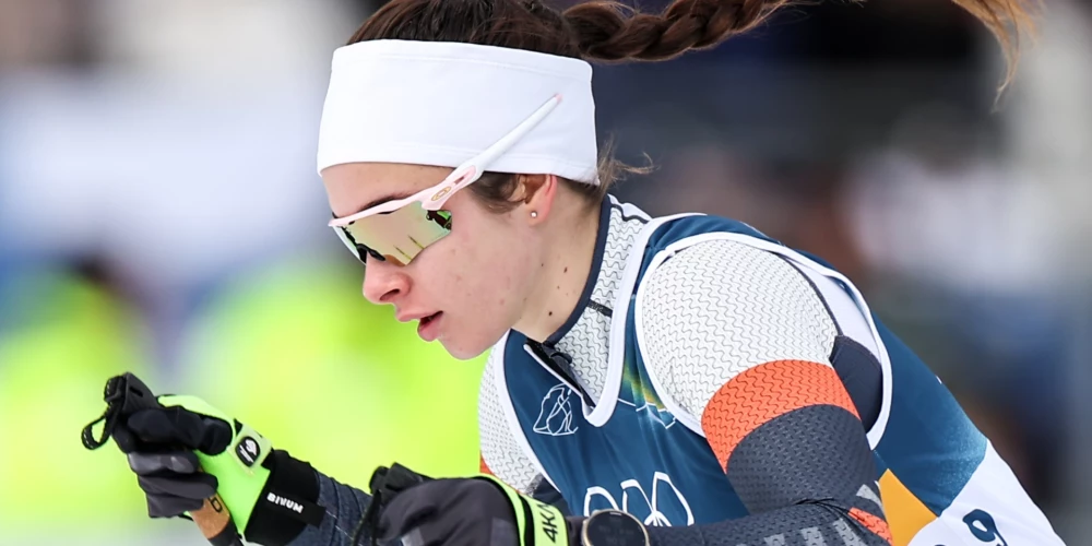 Krieviete Darja Ņeprjajeva paņem svešas slēpes un tiek diskvalificēta olimpisko spēļu 50 kilometru distancē. 