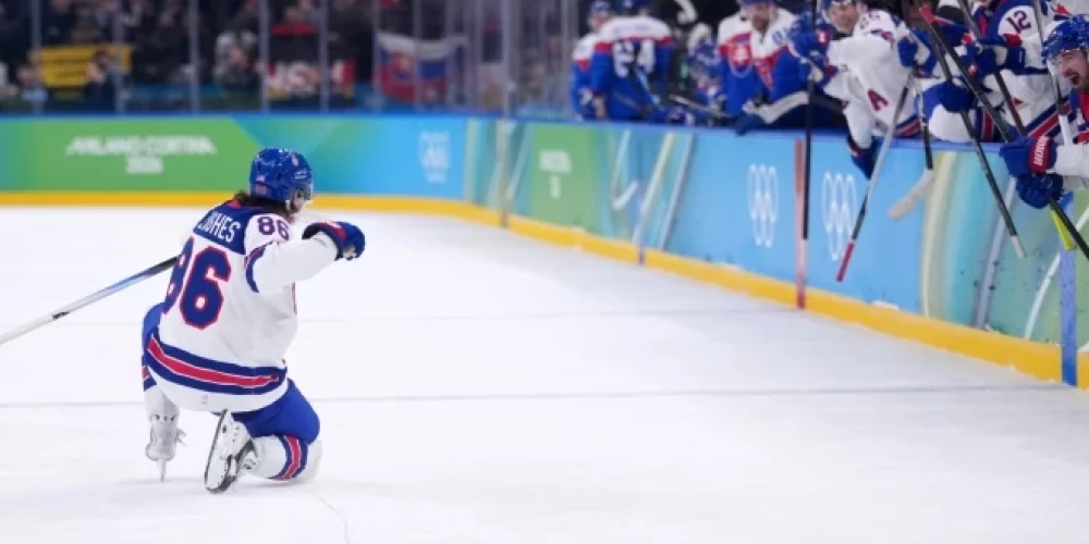 Победную шайбу забросил Джек Хьюз.