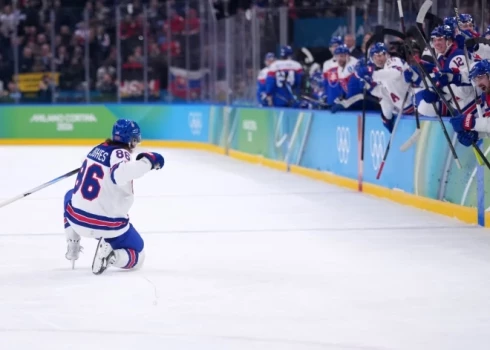 Победную шайбу забросил Джек Хьюз.