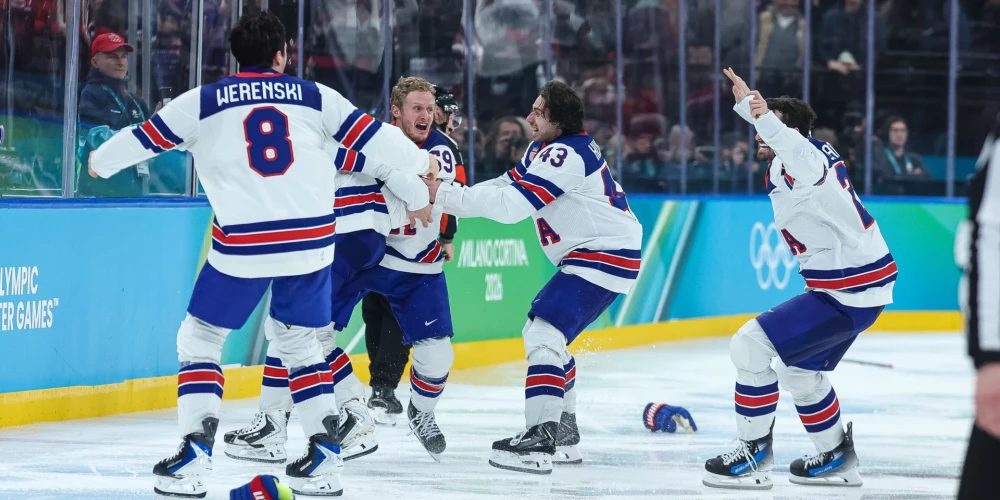 Komandas biedris sveic Džeku Hjūzu.