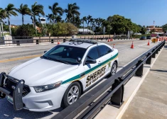 Ģimene ziņoja par viņa pazušanu — atklājas detaļas par 21 gadu veco iebrucēju Trampa īpašumā