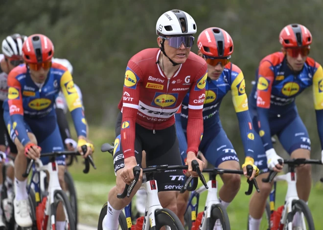 Skujiņš palīdz komandas biedram Ajuso uzvarēt Algarves velobrauciena kopvērtējumā