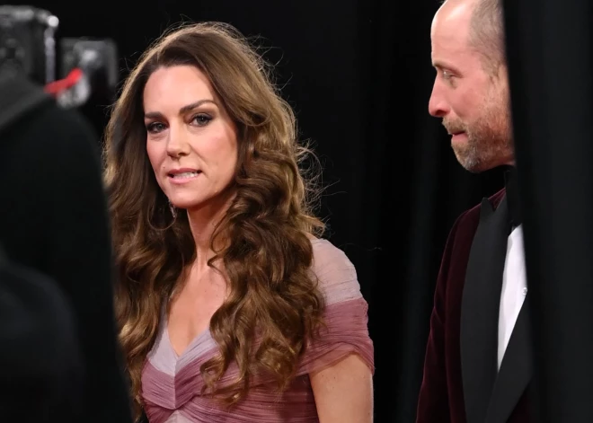 Принцесса Кэтрин вышла на красную дорожку BAFTA с "опухшими глазами" и объяснила, что произошло накануне