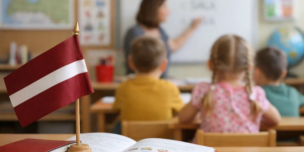 По данным мониторинга, 31% детей используют латышский исключительно в образовательном учреждении, что усиливает ответственность детсадов и школ за языковую среду.