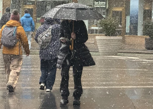 Gaidāmās sniega vētras dēļ Ņujorkā noteikts pārvietošanās aizliegums.