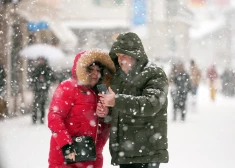 Latviju šķērsos plaša nokrišņu zona: gaidāms sniegs, bet vietām  veidosies atkala