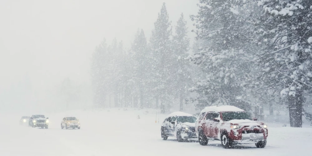Daudzviet Vidzemē ceļi ir slideni.