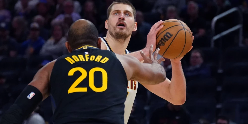  Goldensteitas "Warriors" komanda izcīnīja uzvaru Nacionālās basketbola asociācijas mačā.