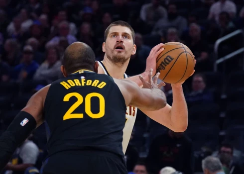  Goldensteitas "Warriors" komanda izcīnīja uzvaru Nacionālās basketbola asociācijas mačā.