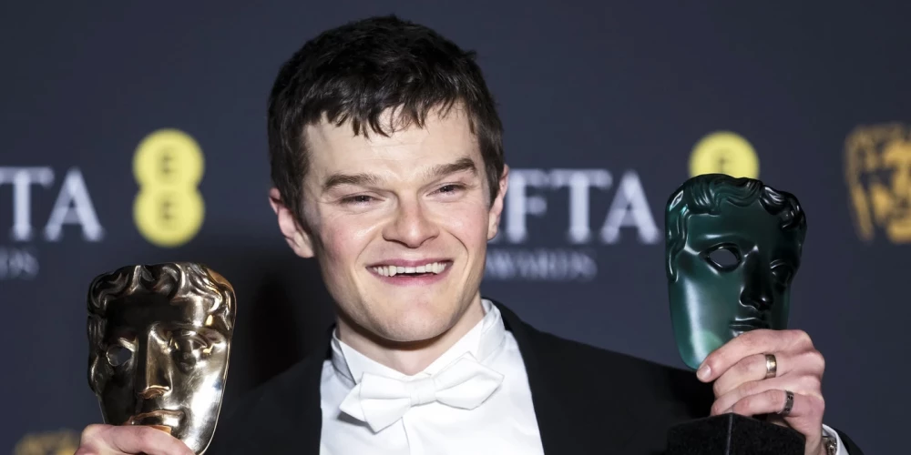 Роберт Арамайо.