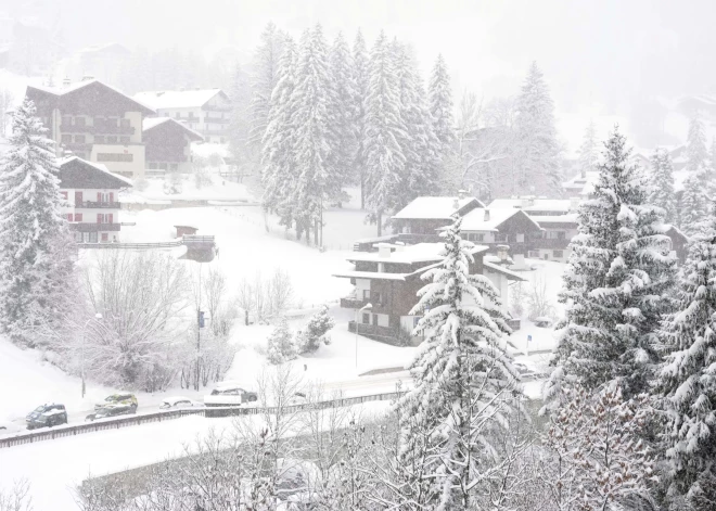 Во вторник в центральных и восточных районах Латвии продолжится снегопад