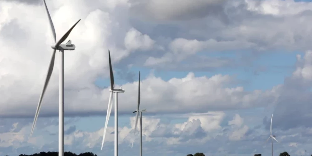 Latvijas iedzīvotāji no vēja parku attīstības iegūtu tiešus un ilgtermiņa ieguvumus: jaunas darbavietas, investīcijas reģionos, kur ekonomiskā aktivitāte bieži ir zema, kā arī ostu un loģistikas attīstību, attīstoties vēja projektiem jūrā. 