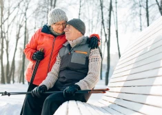 Прогулка с собакой для пожилых людей закончилась переломами. Как защитить себя в гололед?