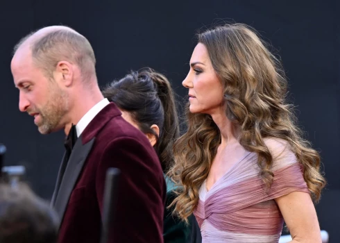 Princis Viljams un Keita Midltone uz BAFTA sarkanā paklāja.