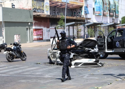 Meksikas armijas un narkomafijas kaujās Halisko štatā dažas vietas pārvēršas īstā karalaukā