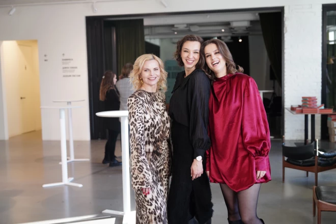 Šipkēvicu ģimenes sievietes savā starpā ir saliedētas un ar labu humora izjūtu – Ilze, Zane un Tīna.