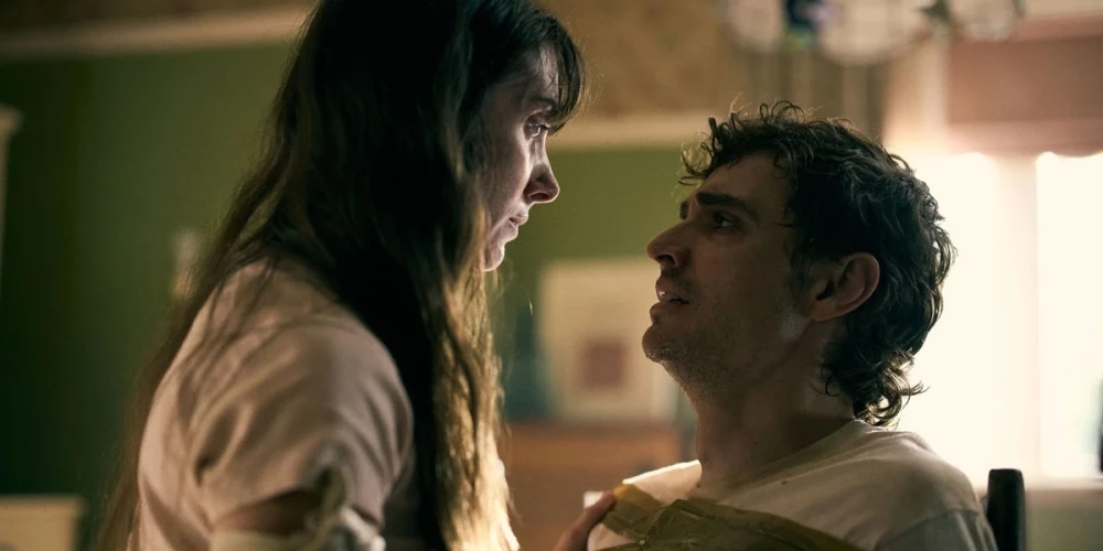 Filmā "Kopā" ("Together") Deivs Franko un Elisone Brī, kas ir laulātie draugi īstajā dzīvē, atveido pāri, kuri no pilsētas pārvācas uz laukiem, cerot uz jaunu sākumu, bet drīz vien sastopas ar noslēpumainu spēku.