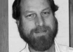 Uz vientuļās mājas sliekšņa nošauts slavenais astrofiziķis Karls Grilmaiers, kurš atklāja ūdens esamību uz tālas planētas